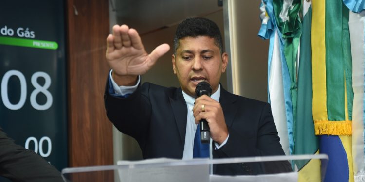 Mesa Diretora da Câmara de Mossoró é definida; Genilson Alves é o novo presidente