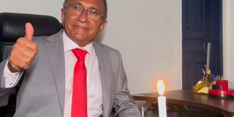 Prefeito assume gestão de São Rafael à luz de velas