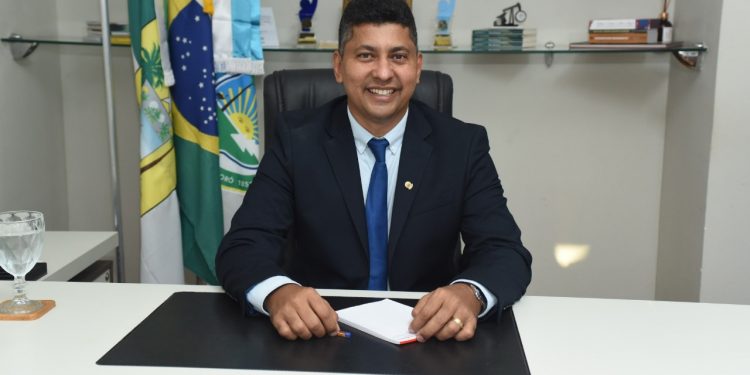 Novo presidente da Câmara de Mossoró exonera cargos de confiança