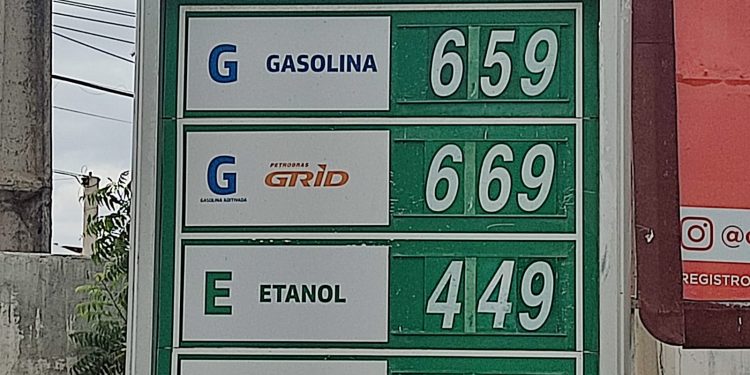 Gasolina é reajustada e tem novo aumento programado para fevereiro