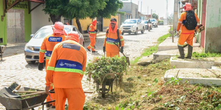 Serviços de limpeza são mantidos no feriado de Carnaval em Mossoró