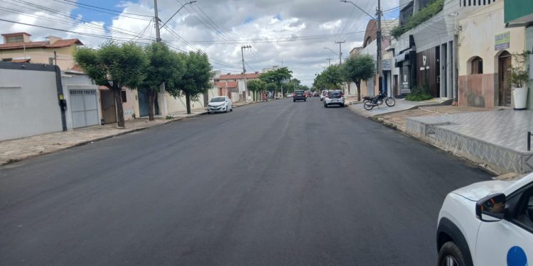 Trecho da Avenida Alberto Maranhão é liberado após serviço de recapeamento asfáltico
