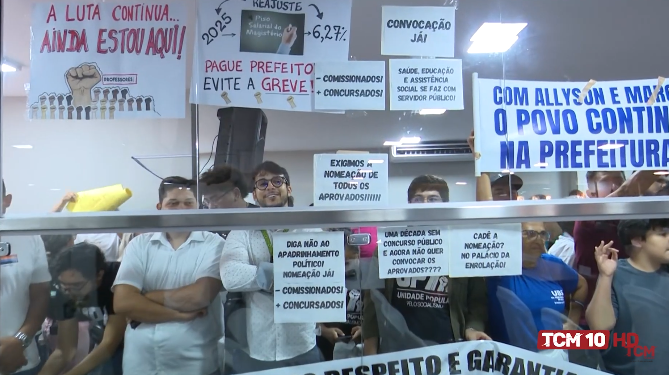 Manifestantes ocupam galerias durante sessão de abertura do ano legislativo na Câmara