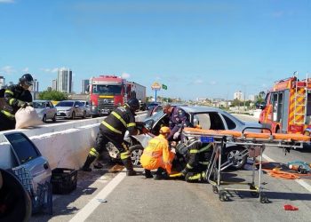 Acidente com dois carros é registrado no viaduto do Abolição III, em Mossoró