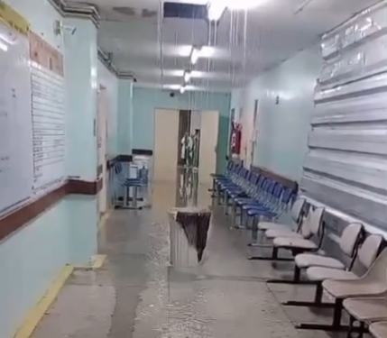 Corredor do Hospital Walfredo Gurgel, em Natal, é inundado