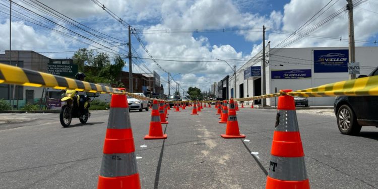 Prefeitura implementa ajustes para melhorar trânsito na Av. Coelho Neto durante intervenções na Av. Presidente Dutra