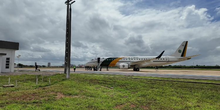 Comitiva de planejamento da visita de Lula ao RN desembarca no Aeroporto de Mossoró