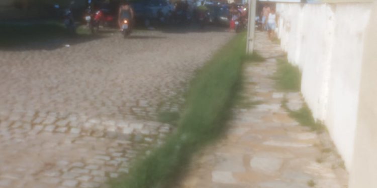 Homem é morto a tiros em via pública em Olho d’Água do Borges