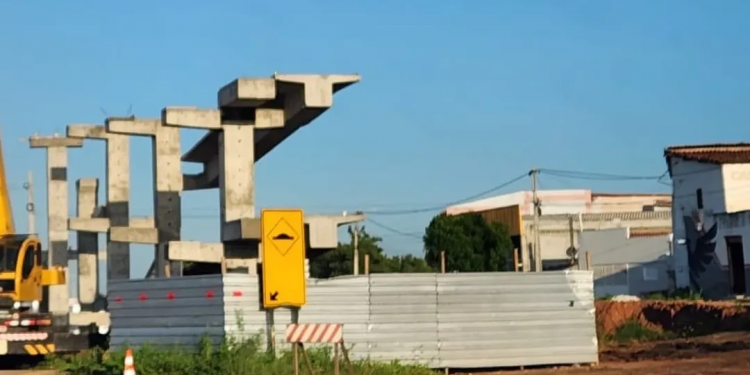 DNIT inicia montagem de estrutura em passarelas na BR-304, em Mossoró