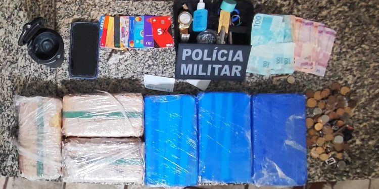 Polícia prende suspeito transportando mais de 6kg de drogas na BR-304, em Mossoró