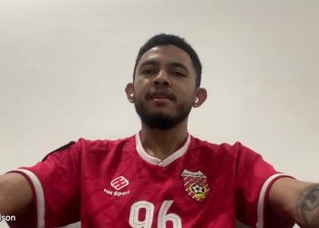 Meia Wilson supera desafios e conquista destaque no futebol do Kuwait