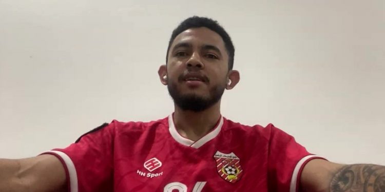 Meia Wilson supera desafios e conquista destaque no futebol do Kuwait