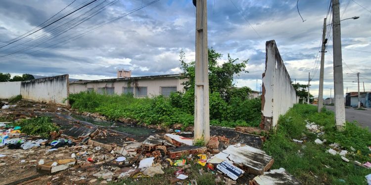 Muro de escola estadual desaba pela quarta vez em Mossoró