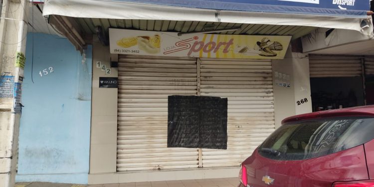 Comerciante é morto após ataque em loja no Centro de Mossoró; suspeito é preso pela PM