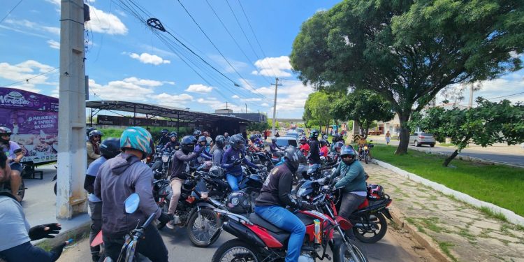 Protesto é realizado na Av. Abel Coelho após morte de motociclista em Mossoró