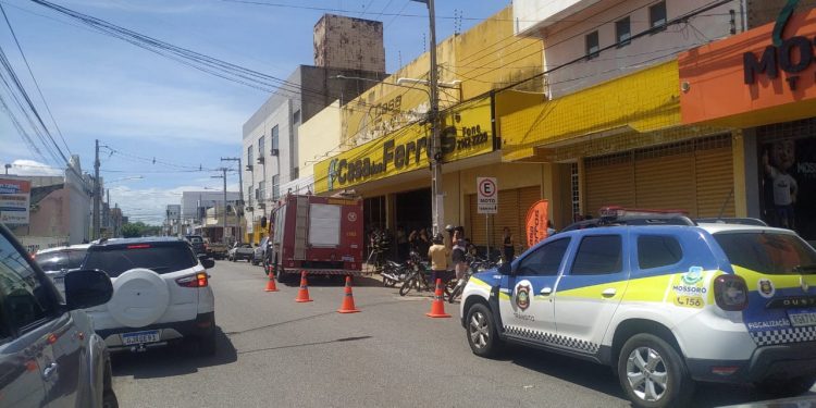 Incêndio atinge loja no Centro de Mossoró nesta segunda (31)