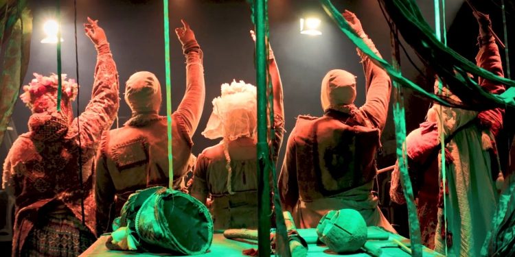 Documentário celebra 10 anos do espetáculo “A Casatória C’a Defunta” da Cia. Pão Doce