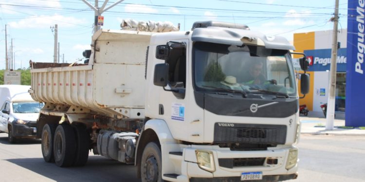 Prefeitura inicia estudo sobre colocação de chip em caçambas para fiscalização do descarte de entulhos