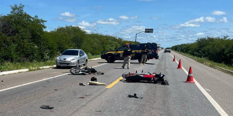 Colisão de veículos deixa um morto e uma pessoa ferida na BR-304, em Mossoró