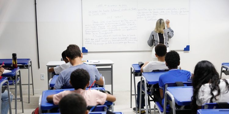 Governadora sanciona reajuste de 6,27% para os professores do RN