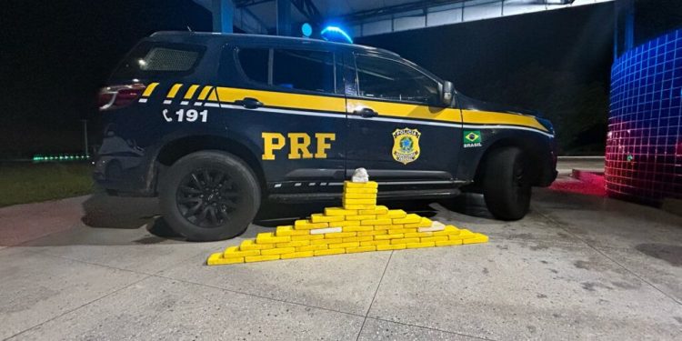 Paraibanos são presos pela PRF com 53 quilos de cocaína durante a abordagem no RN
