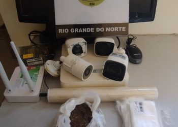 Polícia descobre ponto de tráfico de drogas que anunciava nas redes sociais em Areia Branca