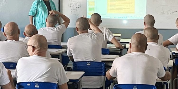 Penitenciária de Mossoró forma 100 internos em cursos profissionalizantes do SENAI