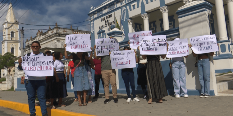 Estudantes e pais da Maísa reivindicam transporte escolar no turno vespertino