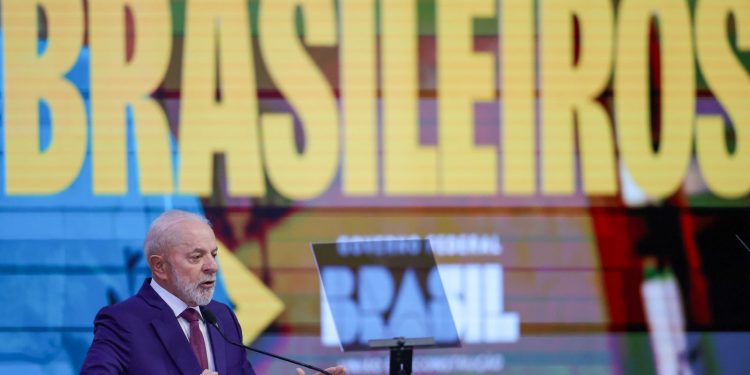 Governo antecipa 13º de aposentados do INSS para abril e maio