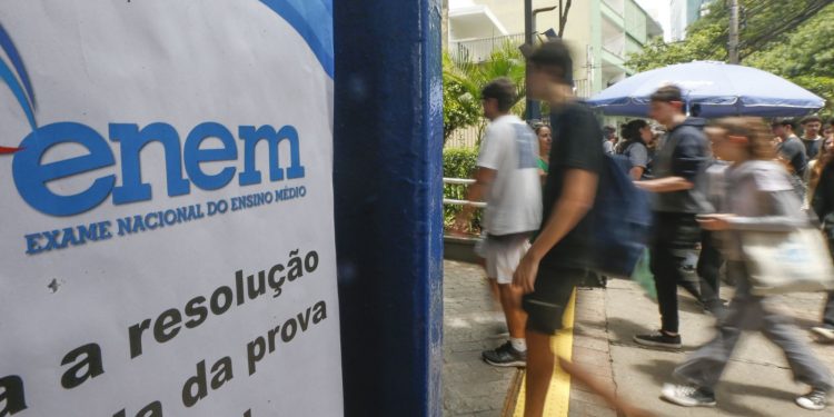Prazo para pedir isenção da inscrição no Enem começou nesta segunda (14)