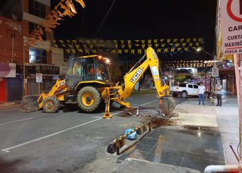 Prefeitura realiza limpeza das calçadas após transferência de ambulantes para o Centro Comercial