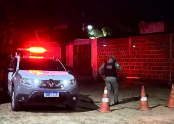 Ataque a tiros deixa homem morto e irmão baleado no Centro de Tibau