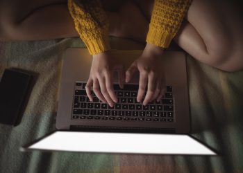 Novo levantamento mostra que mais da metade dos adolescentes brasileiros já sofreu violência sexual on-line
