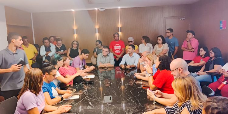 Sinte RN cobra acordo firmado com o Governo e realiza ato na Secretaria de Educação, em Natal