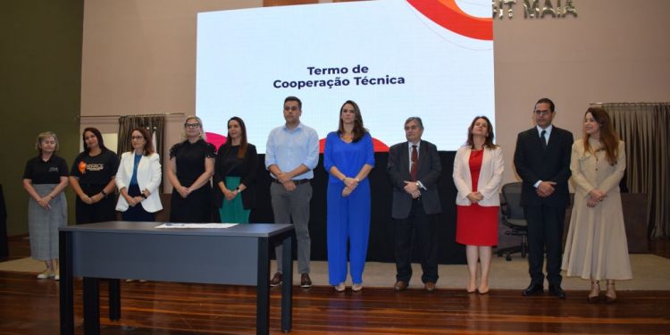 Secretaria das Mulheres e Juventude firma parceria com TJRN para apoiar entrega voluntária de bebês