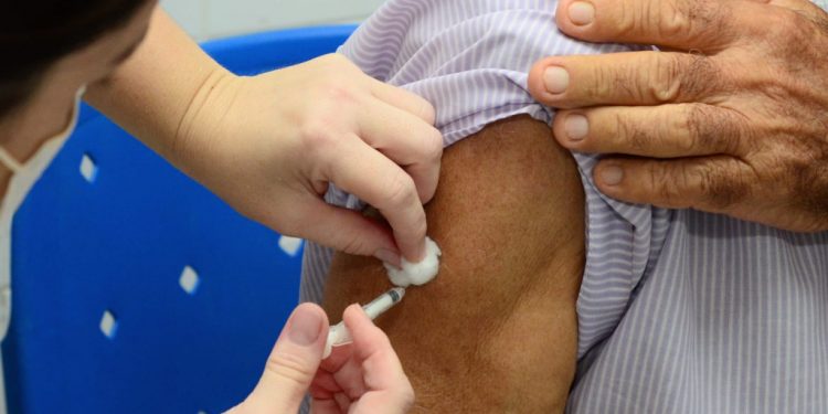 Prefeitura anuncia dois pontos extras de vacinação neste sábado (24)