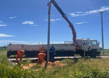 Placa de divisa entre RN e CE é recolocada em Tibau