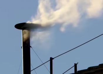 Fumaça branca no Vaticano: anúncio do nome do novo papa será feito em breve