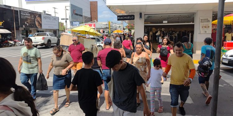 Véspera do Dia das Mães aquece o comércio de Mossoró neste sábado (10)