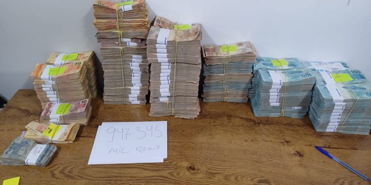 PRF e PM/RN recuperam quase R$ 1 milhão furtado de agência bancária de Pernambuco na RN-226