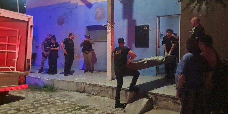 Homem é morto a tiros dentro de casa no bairro Boa Vista