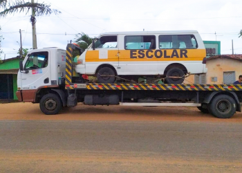 PRF apreende transporte escolar clandestino na BR-406, em Ceará-Mirim