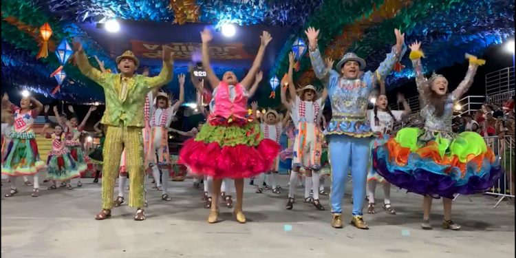 Concurso de quadrilhas tradicionais e estilizadas anima a Arena Deodete Dias