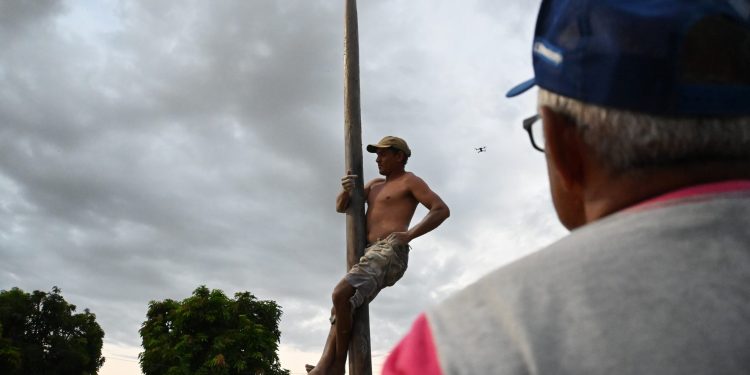 Pau de Sebo da Princesa anima o início do São João de Assú