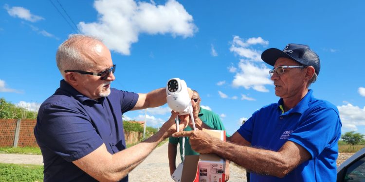 Prefeitura instala câmeras para fiscalizar descarte irregular de lixo em área do antigo CAIC do BH