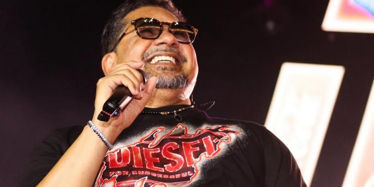 “Não tem como perder um show de Zezo”, fã viaja de Russas-CE para prestigiar cantor no MCJ