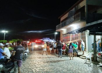 Mulher é morta a tiros dentro de bar na cidade de Felipe Guerra
