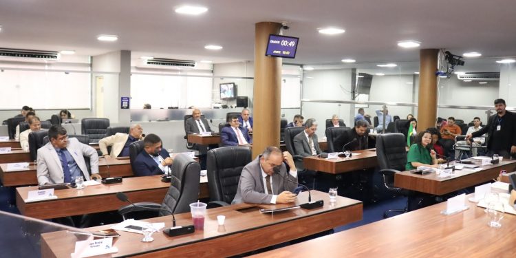 Câmara aprova PL que autoriza Prefeitura fazer Parceria Público-Privada para reabertura do Nogueirão