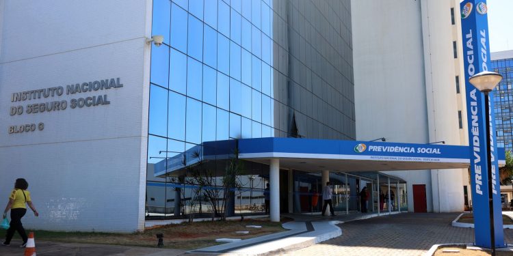 Aposentados têm até 14 de novembro para aderir ao plano de devolução