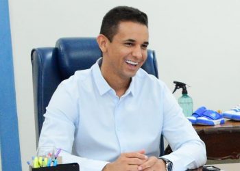 Prefeito de Mossoró anuncia projetos com intercâmbio internacional e bolsas mensais para alunos da rede municipal